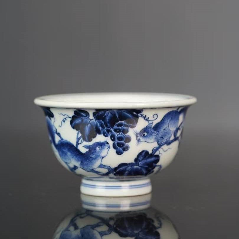 Zhi Chun Kiln: Blue and White Porcelain Cup with Squirrels and Grapes Pattern 志纯窑 青花松鼠葡萄压手杯