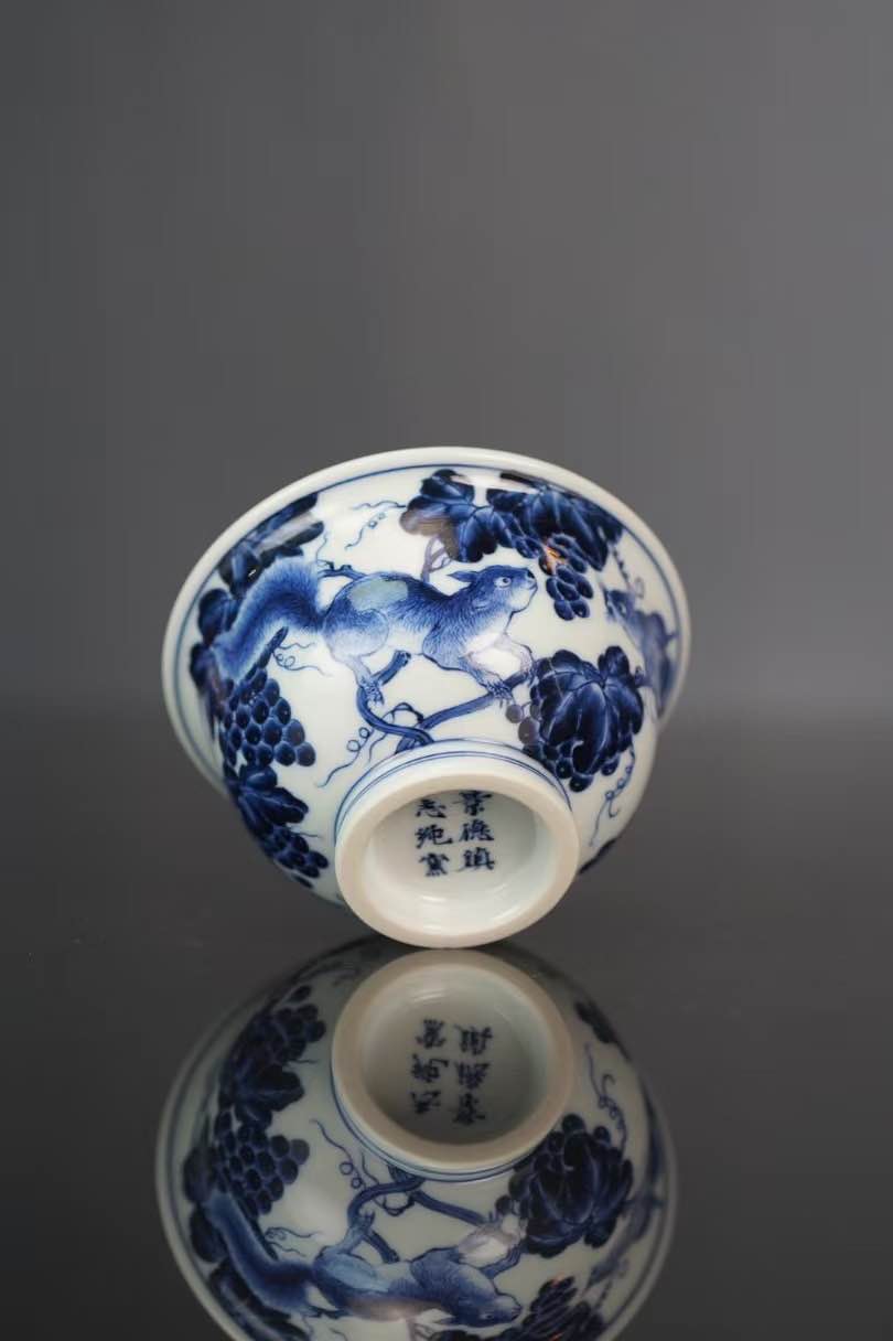 Zhi Chun Kiln: Blue and White Porcelain Cup with Squirrels and Grapes Pattern 志纯窑 青花松鼠葡萄压手杯