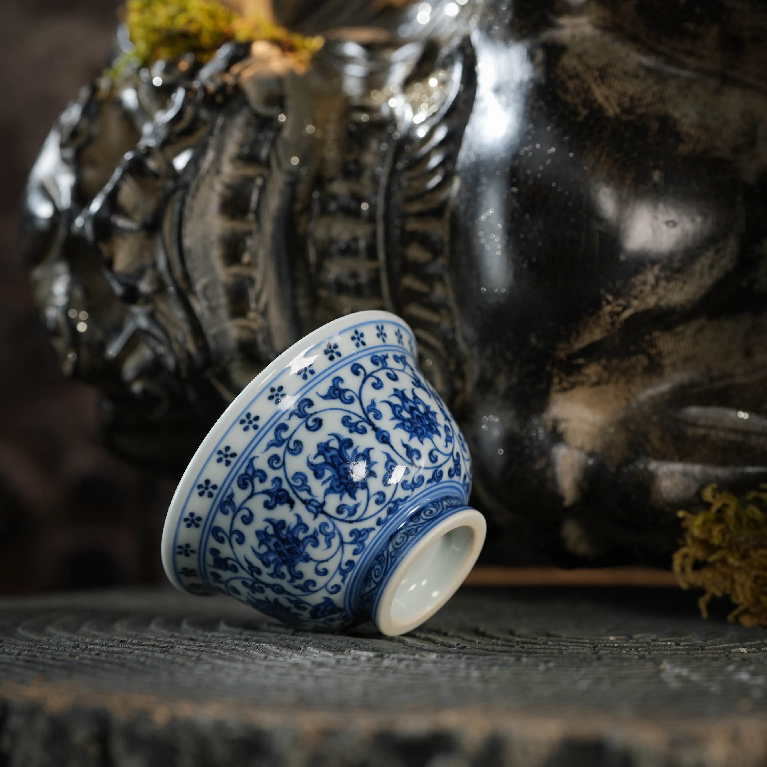 LiuJianFeng Kiln Blue and White Porcelain Cup with Twisted Lotus Pattern(gen3) 刘建锋窑缠枝莲压手杯(第三代)