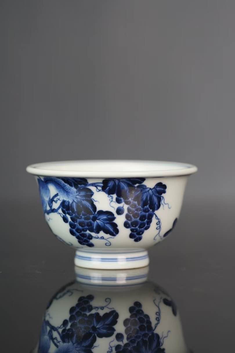 Zhi Chun Kiln: Blue and White Porcelain Cup with Squirrels and Grapes Pattern 志纯窑 青花松鼠葡萄压手杯